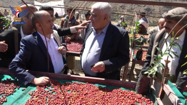 Landwirtschaftsminister weiht Solarenergieprojekt zur Bewässerung von Kaffee im Distrikt Bani Matar in Sana'a